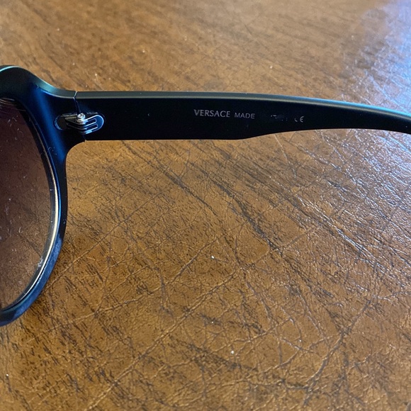 Women’s Black Designer Sunglasses - Picture 5 of 6